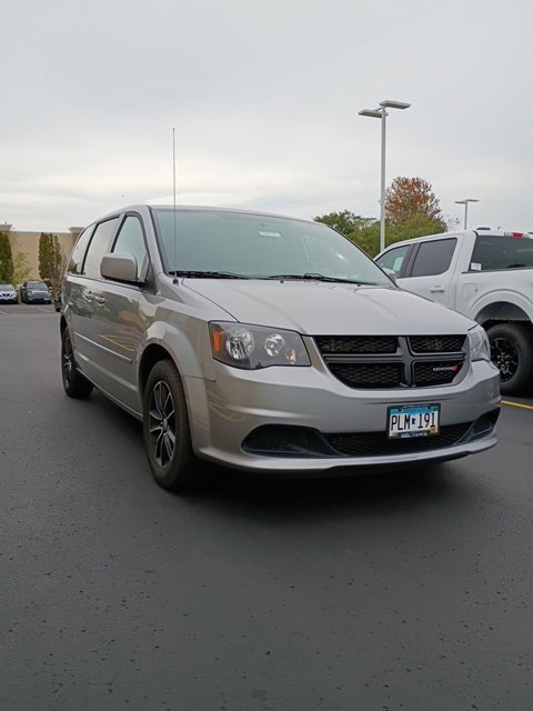 Used 2017 Dodge Grand Caravan SE FWD image 1