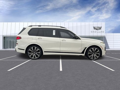 Used 2023 BMW X7 M60i image 9