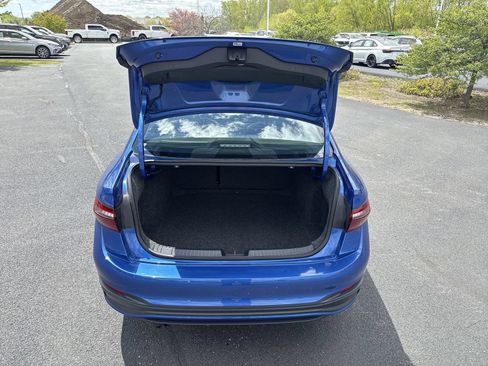 Used 2023 Volkswagen Jetta SE FWD image 23
