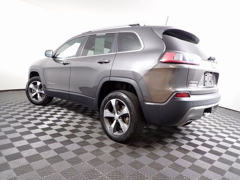 Used 2019 Jeep Cherokee Limited w/ Technology Group AWD/4WD image 13
