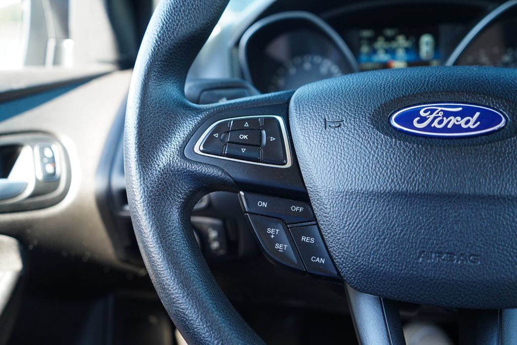 Used 2018 Ford Focus SE FWD image 31
