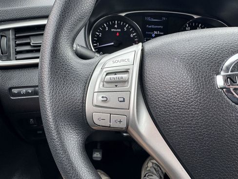 Used 2016 Nissan Rogue S FWD image 16