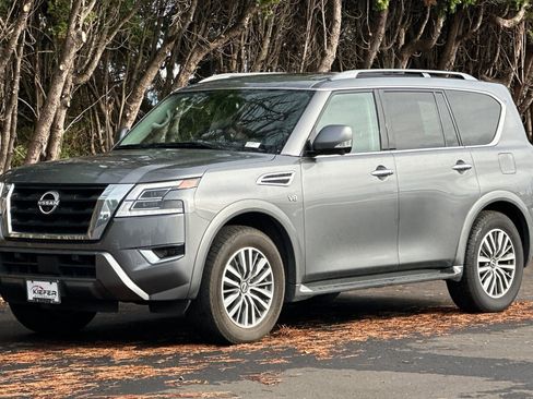 Used 2022 Nissan Armada SL w/ Captain's Chairs Package image 8