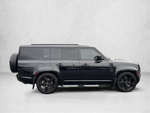 Used 2023 Land Rover Defender 130 X-Dynamic SE AWD/4WD image 4