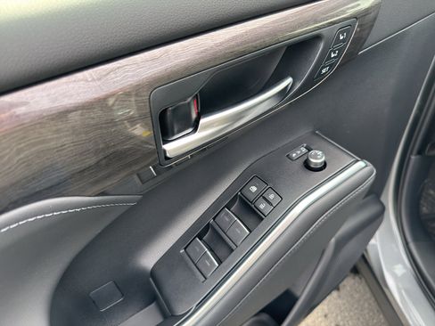 New 2026 Toyota Highlander Limited AWD/4WD image 13