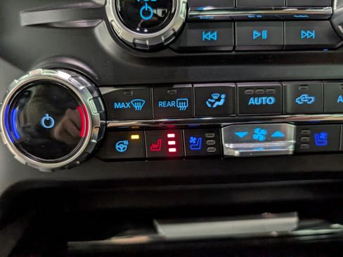 Used 2024 Ford F250 Lariat w/ Chrome Package image 24