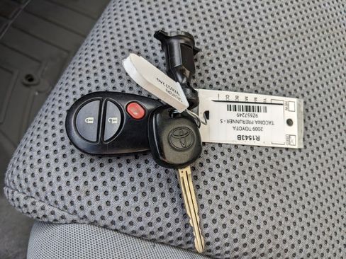 Used 2009 Toyota Tacoma PreRunner image 28