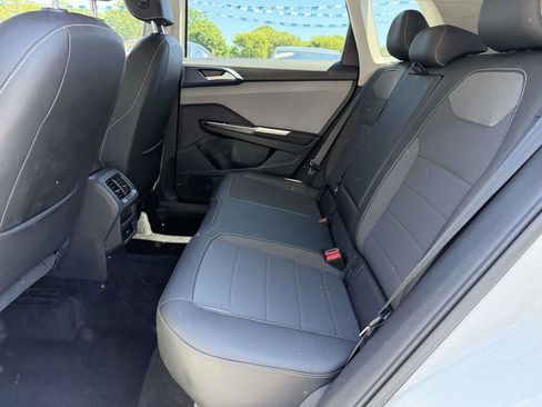 Used 2024 Volkswagen Taos SE FWD image 17