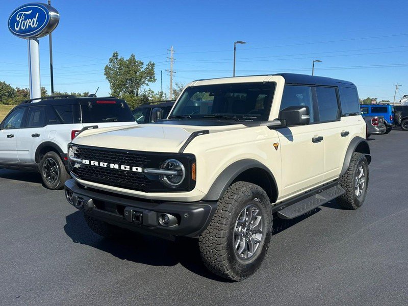 Used 2025 Ford Bronco Badlands AWD/4WD image 4