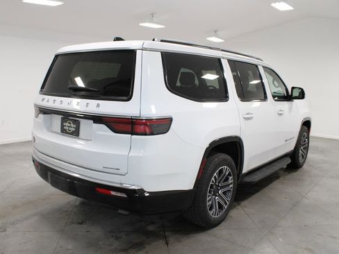 Used 2024 Jeep Wagoneer Series II image 9