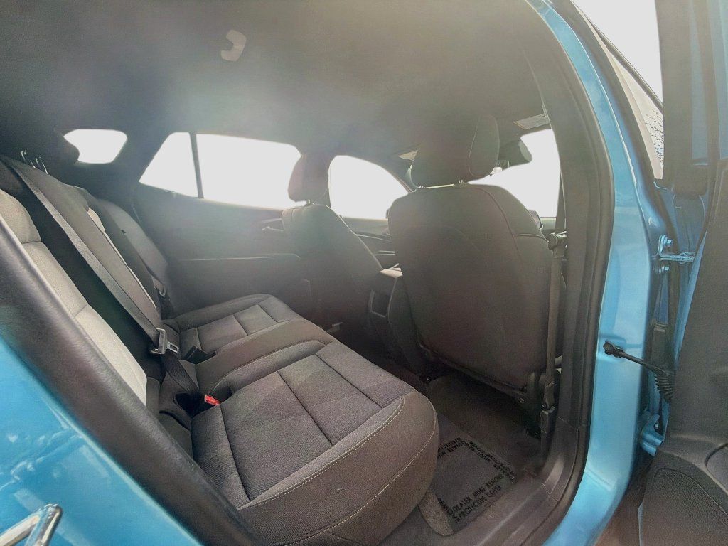Used 2025 Chevrolet Trax RS w/ Driver Confidence Package FWD image 30
