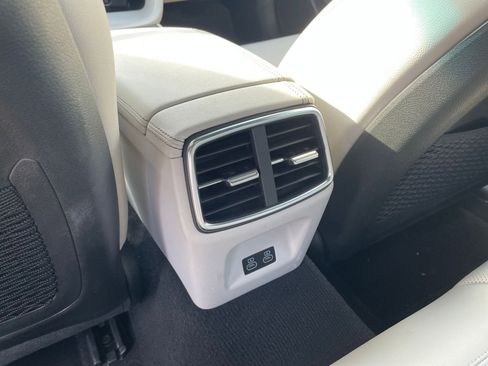 Used 2024 Genesis G70 2.5T image 24