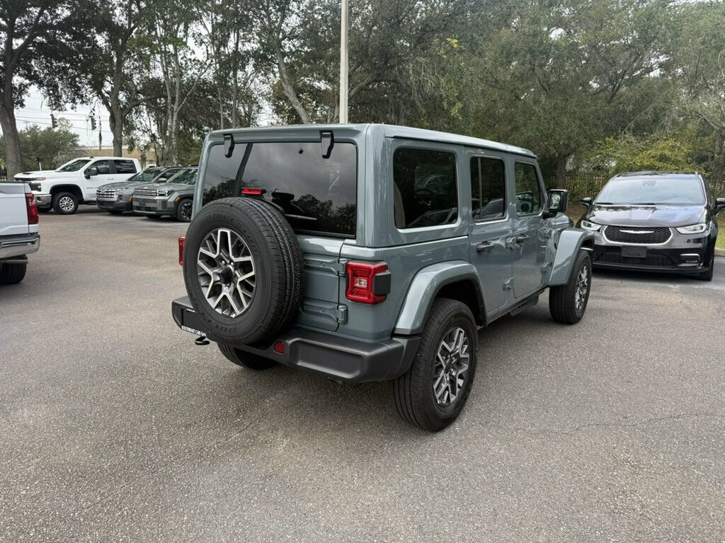 Used 2026 Jeep Wrangler Unlimited Sahara AWD/4WD image 10