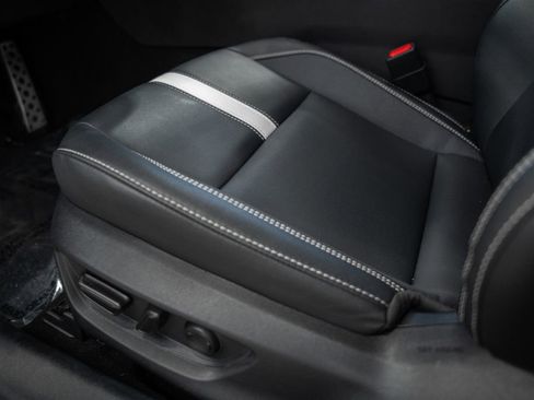 Used 2025 Toyota Camry SE image 35