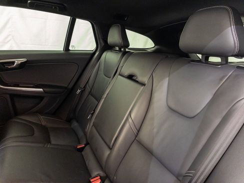 Used 2016 Volvo V60 T6 R-Design Platinum w/ Climate Package image 11