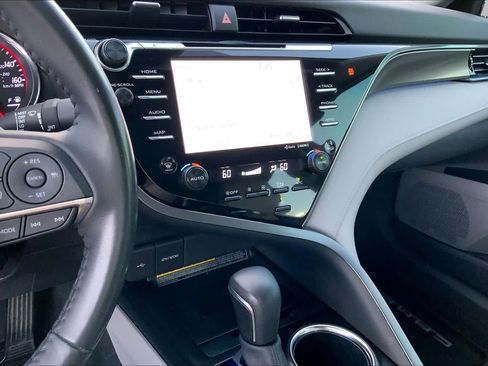 Used 2020 Toyota Camry XSE FWD image 6