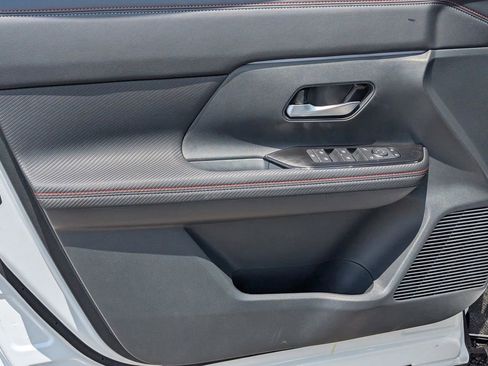 Used 2025 Nissan Kicks SR image 15