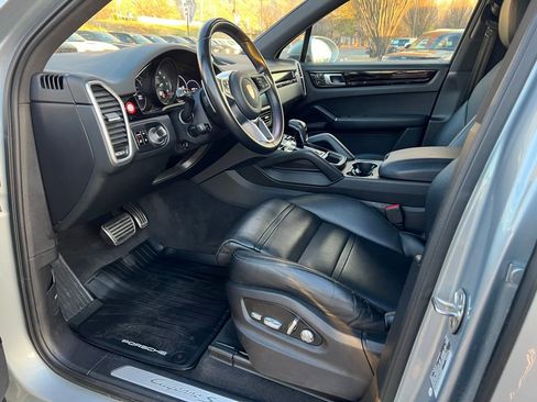 Used 2020 Porsche Cayenne S image 25