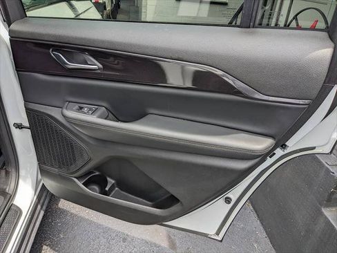 Used 2023 Jeep Grand Cherokee L Laredo AWD/4WD image 18