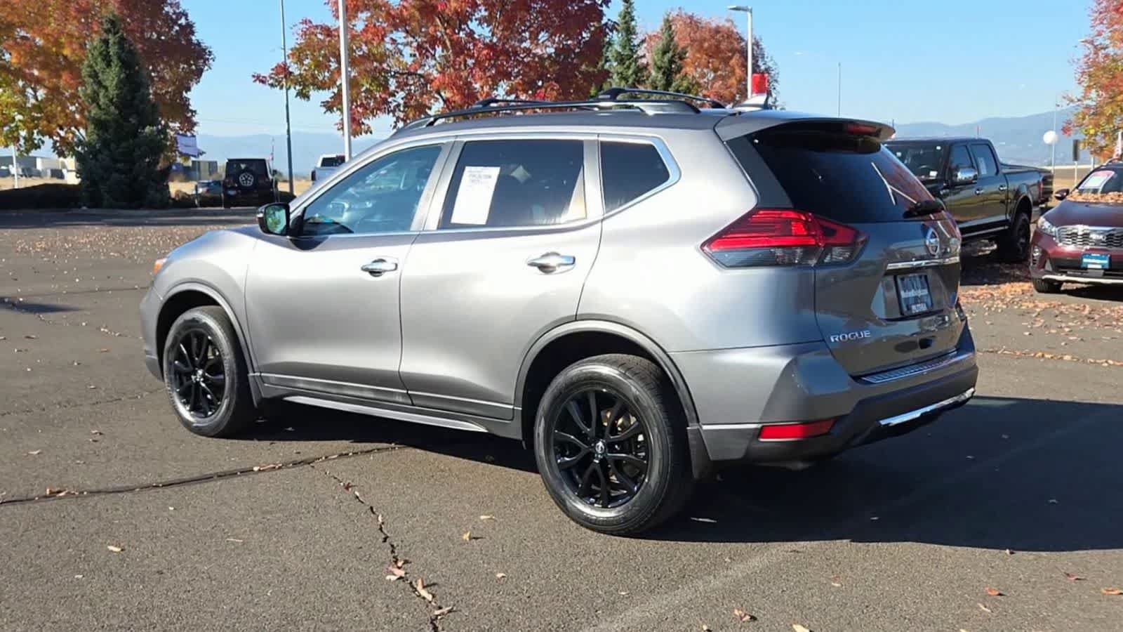 Used 2017 Nissan Rogue SV w/ Midnight Edition AWD/4WD image 6