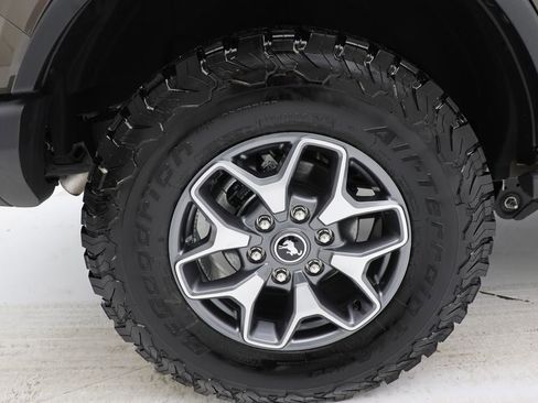 Used 2025 Ford Bronco Badlands image 10