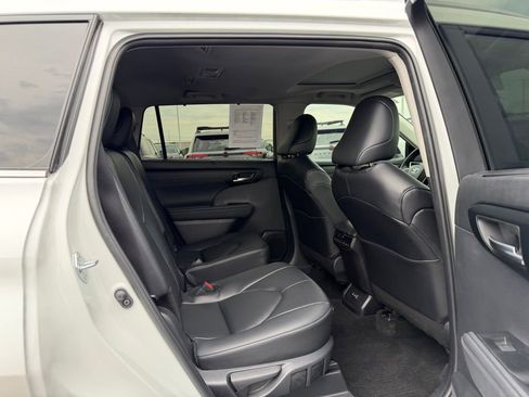 Used 2026 Toyota Highlander XLE AWD/4WD image 18