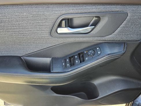Used 2023 Nissan Rogue SV FWD image 15