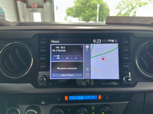 Used 2023 Toyota Tacoma Limited image 21