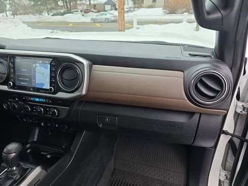 Used 2021 Toyota Tacoma Limited image 6