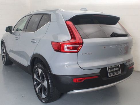 Used 2025 Volvo XC40 B5 Plus AWD/4WD image 2