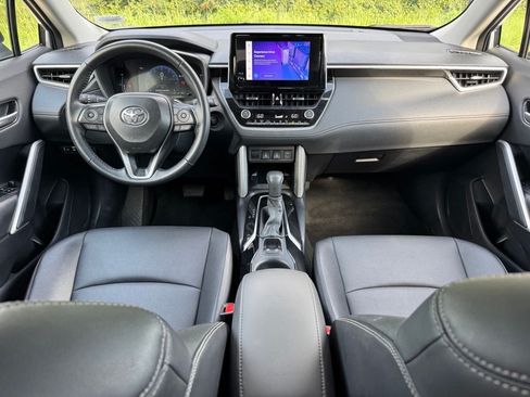 Used 2025 Toyota Corolla Cross XLE FWD image 24