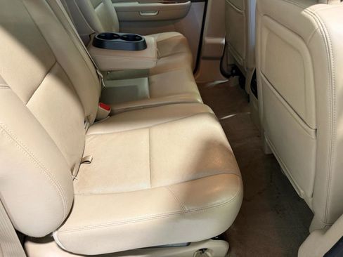 Used 2013 Chevrolet Avalanche LTZ image 31