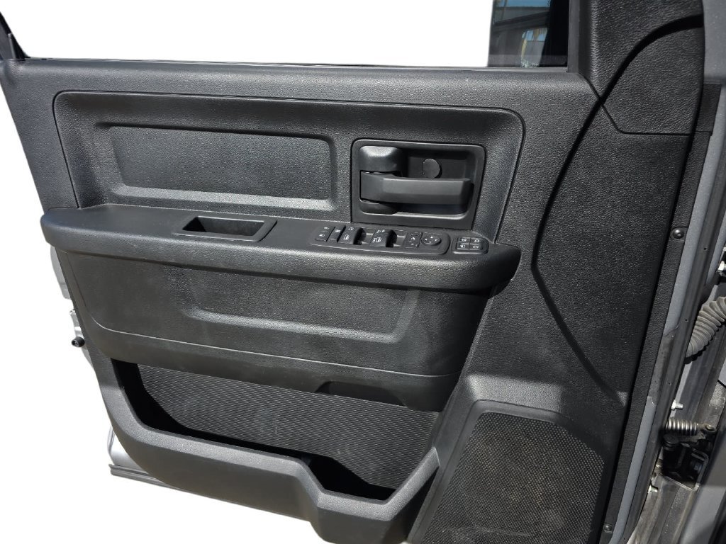 Used 2024 RAM 3500 Tradesman w/ Chrome Appearance Group AWD/4WD image 26