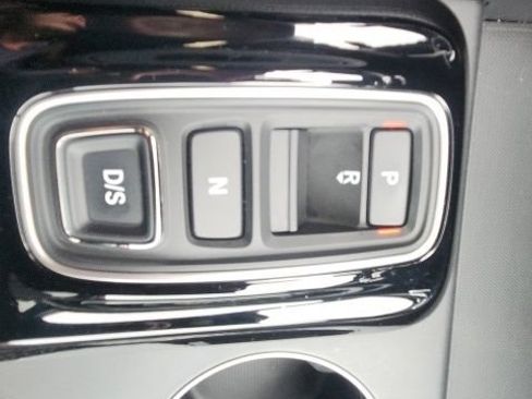Used 2025 Honda Pilot Sport image 32