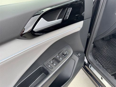 New 2024 Volkswagen Taos SE image 21