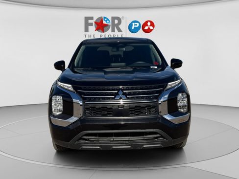 Used 2023 Mitsubishi Outlander ES image 8