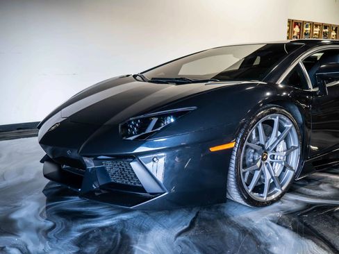 Used 2015 Lamborghini Aventador LP 700-4 image 16