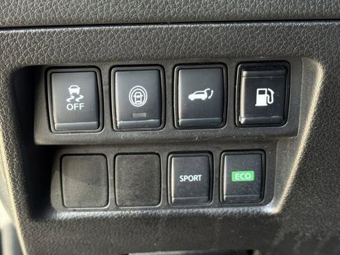 Used 2020 Nissan Rogue SV image 28