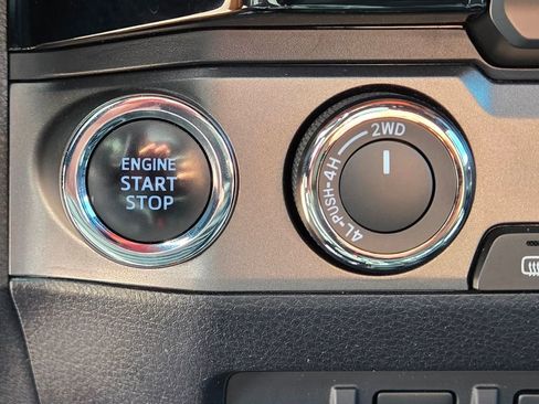 Used 2017 Toyota Tacoma TRD Off-Road AWD/4WD image 21