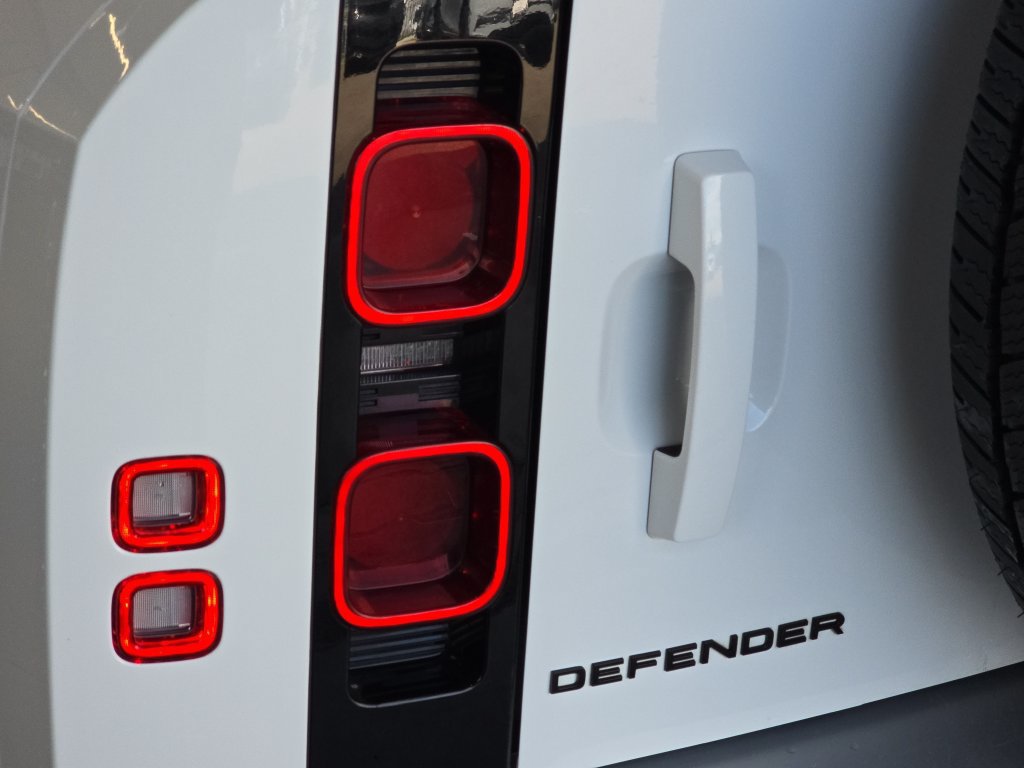 Certified 2025 Land Rover Defender 110 S AWD/4WD image 35
