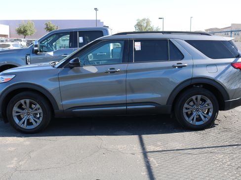 Used 2023 Ford Explorer XLT w/ Equipment Group 202A AWD/4WD image 5