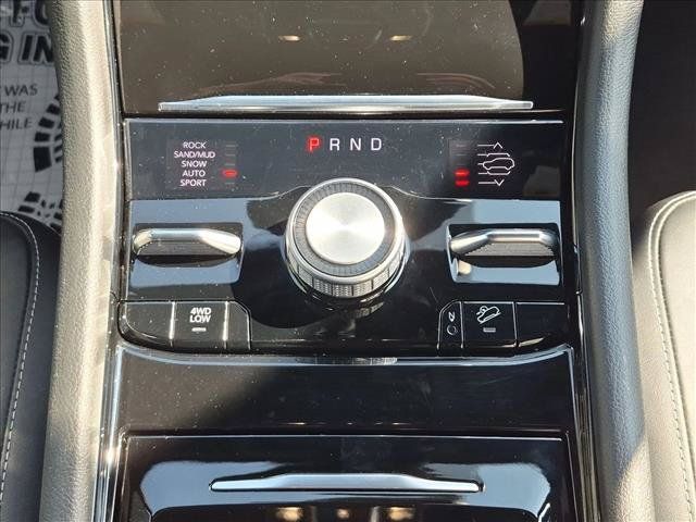 Used 2023 Jeep Grand Cherokee Overland w/ Luxury Tech Group IV AWD/4WD image 12