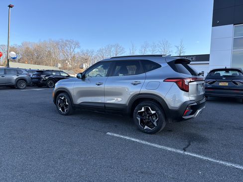 Used 2024 Kia Seltos EX image 8