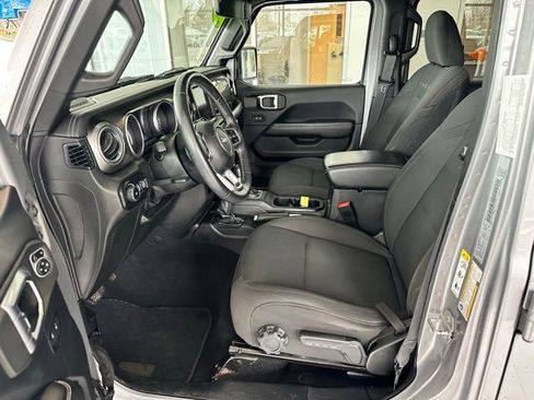 Used 2018 Jeep Wrangler Unlimited Sahara w/ Dual Top Group image 8