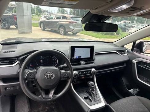 Used 2024 Toyota RAV4 XLE FWD image 27