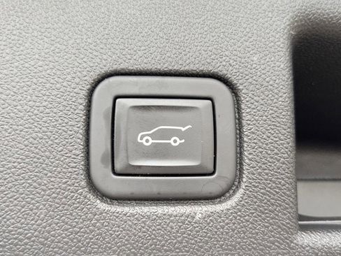 Certified 2023 Chevrolet Equinox LT FWD image 17