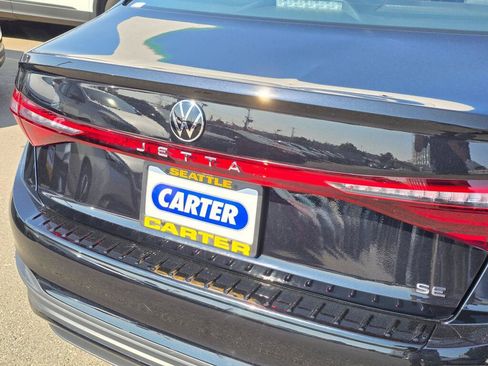 Certified 2025 Volkswagen Jetta SE FWD image 15
