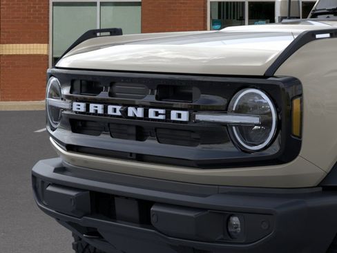 New 2025 Ford Bronco Outer Banks w/ Sasquatch Package image 19
