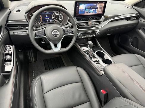 Used 2025 Nissan Altima 2.5 SR w/ SR Premium Package image 33