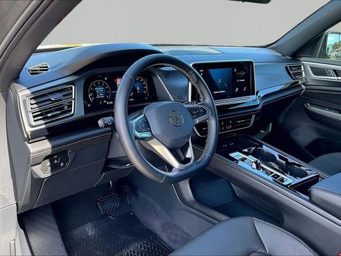 Used 2024 Volkswagen Atlas Cross Sport SE AWD/4WD image 14